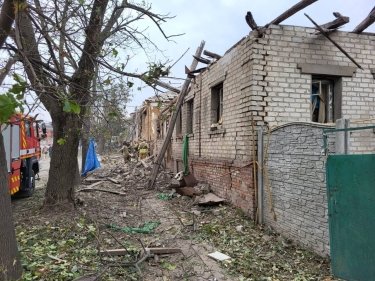 Фото 2 — Оккупанты нанесли удар управляемой авиабомбой по Купянску (ФОТО)