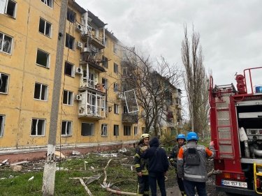 Фото 5 — В Славянске в результате ракетного обстрела частично разрушена пятиэтажка: погибло восемь человек (ФОТО, ВИДЕО)