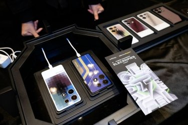 Фото 2 — Колір смартфона, що можна змінити: на виставці CES 2024 показали ґаджети-хамелеони (ВІДЕО)