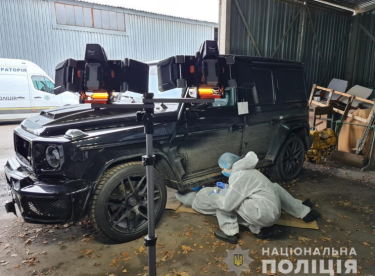 Фото 3 — ДТП із кортежем Ярославського: експертиза показала, що окремі елементи авто були змиті після аварії (ФОТО)