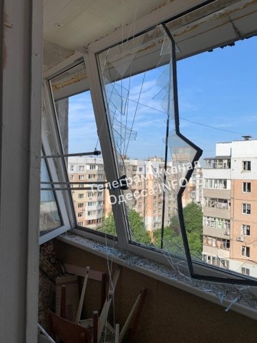 Фото 8 — В Одессе три человека погибли из-за попадания обломков дрона в многоэтажку (ФОТО, ВИДЕО)