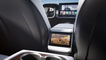 Фото 8 — Стеклянная крыша, штурвал вместо руля и доступ к видеоиграм: Tesla обновила дизайн Model S