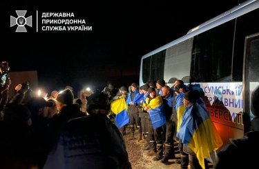 Фото 2 — Украина вернула домой еще 100 пленных. Большинство – защитники Мариуполя (ФОТО)