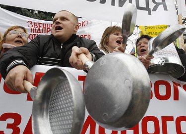 Фото 2 — Протестующие на Майдане Незалежности готовятся к возобновлению митинга в четверг
