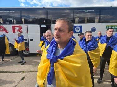 Фото 9 — Из плена РФ возвращаются 193 украинца – состоялся очередной обмен