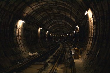 Фото 2 — Стала відома причина деформації тунелю між станціями "Деміївська" та "Либідська" (ФОТО, ВІДЕО)