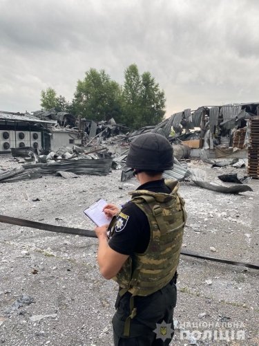 Фото 11 — Войска РФ нанесли ракетный удар по заводу в Чугуеве (ФОТО)