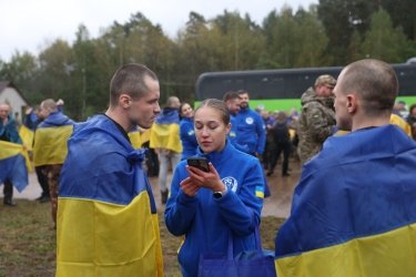Фото 4 — Украина вернула домой из плена 205 военных и гражданских (ФОТО)