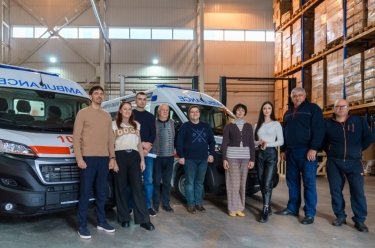 9 лікарень отримали 41 інкубатор і два реанімобілі