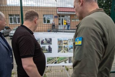 Фото 7 — Нові зупинки та безбар’єрний простір: у  Дарницькому районі Києва триває капремонт вулиці (ФОТО)