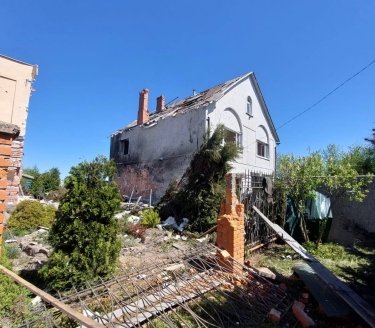Фото 2 — На Харьковщине за прошедшие сутки россияне били по сельхозпредприятию и жилым домам