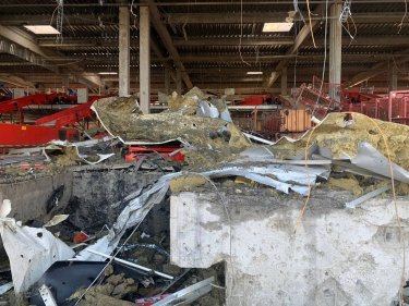Фото 2 — Російські військові ракетним ударом зруйнували відділення "Нової пошти" у Миколаївській області
