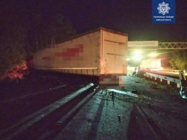 Фото 3 — В ДТП под Киевом попали грузовики, автобус и легковушка: 5 жертв, 20 пострадавших (ФОТО)