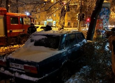 Фото 17 — На юге Украины из-за снега закрыли дороги, фуры не пускают даже в Киев (ФОТО, ВИДЕО)