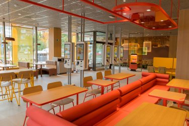 Фото 3 — У Києві відкрився 49-й ресторан McDonald’s: яка адреса та новий дизайн (ФОТО)