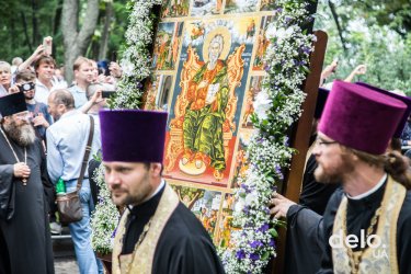 Фото 2 — "Мы сюда приехали мира просить" — как в Киеве прошел Крестный ход УПЦ МП (фото)