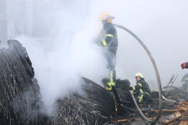 Фото 3 — РФ обстріляла з РСЗО чотири підприємства Харкова, зокрема кабельний завод: є поранені (ФОТО, ВІДЕО)