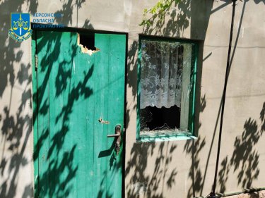 Фото 2 — Оккупанты обстреляли село под Херсоном: ранение лица получила женщина