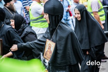 Фото 15 — "Мы сюда приехали мира просить" — как в Киеве прошел Крестный ход УПЦ МП (фото)