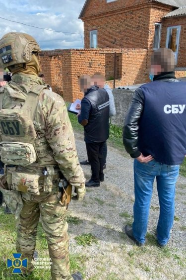 Фото 5 — СБУ поймала пять человек на вырубке леса в нацпарке "Подольские Товтры" (ФОТО)