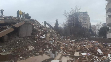 Фото 6 — В Турции и Сирии землетрясение унесло жизни по меньшей мере 1600 человек