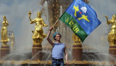 Фото 7 — В День десантника отключили фонтаны, но без жертв не обошлось (ФОТО)