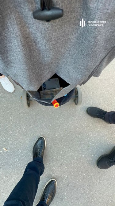 Фото 6 — На Кіровоградщині податківиць викрили на вимаганні від бізнесу хабарів за розблокування накладних (ФОТО, ВІДЕО)