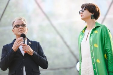 Фото 7 — Bouquet Kyiv Stage миксует жанры: открыли фестиваль Забужко, "Щедрик" и электронная музыка