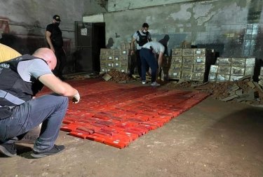 Фото 3 — В Киеве изъяли партию героина из Ирана на 1 млрд грн (ФОТО)