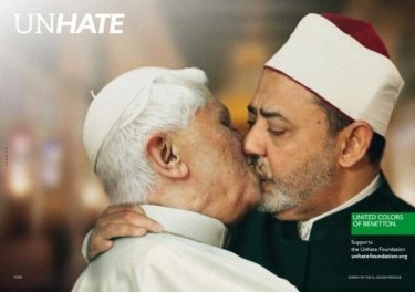 Фото 2 — Benetton отозвал рекламу с целующимся Папой Римским