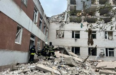 Фото 2 — Франция поможет Чернигову восстановить больницу и университет, пострадавшие от российской атаки 17 апреля