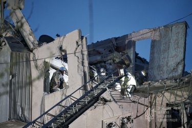 Фото 24 — В Славянске в результате ракетного обстрела частично разрушена пятиэтажка: погибло восемь человек (ФОТО, ВИДЕО)