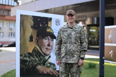 Фото 2 — “У боротьбі за життя”: у Києві відкрилась благодійна фотовиставка, присвячена роботі медиків