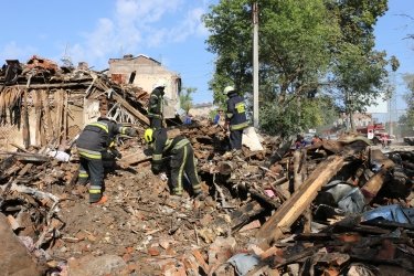 Фото 13 — Число погибших в результате российского удара по общежитию в Харькове возросло до 12