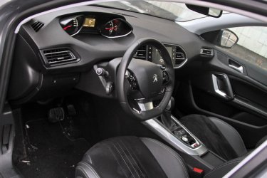 Фото 3 — Тест-драйв Peugeot 308 SW: Красота не в ущерб практичности
