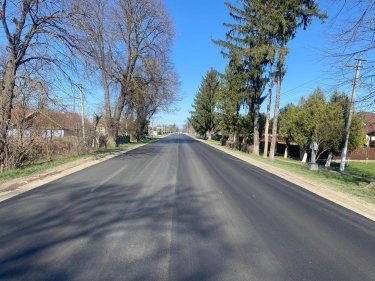 Фото 3 — Роботи на дорогах державного значення тривають: за добу відновлено 124 тис. кв. м