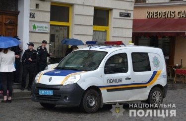 Фото 2 — Во Львове "заминировали" аэропорт, вокзал и несколько отелей (ФОТО)