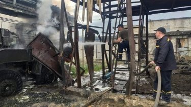 Фото 4 — В Луганской области из-за обстрелов подверглись разрушениям еще 36 домов - ОВА