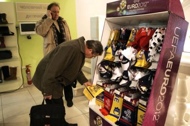 Фото 6 — Какую продукцию с символикой Евро-2012 можно купить в магазинах Украины и сколько она стоит (ФОТО)