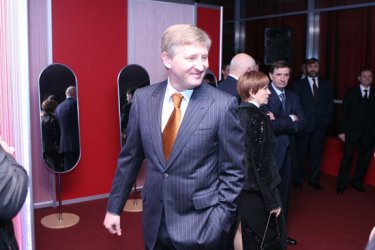 Фото 2 — Кто поздравил Рината Ахметова с 10-летием СКМ