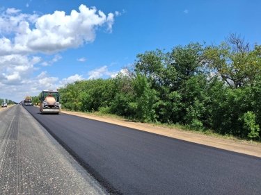 Фото 3 — В Україні триває ремонт автошляхів: відновлено понад 18 млн кв. м покриття
