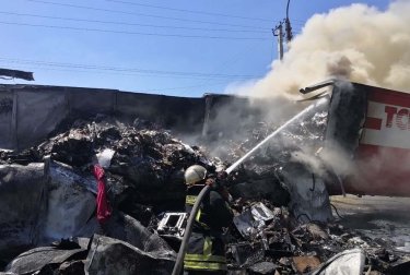Фото 3 — В Кривом Роге по пути вспыхнул грузовик с посылками "Новой почты"