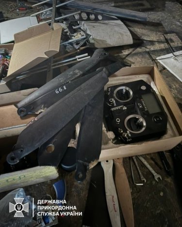 Фото 5 — На Волыни сбили дрон с 22 кг наркотиков более чем на 13 млн грн (ФОТО)