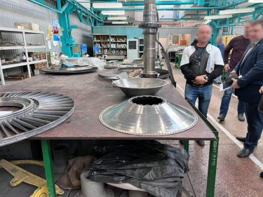 Фото 6 — В Україні арештували російські й білоруські авіазапчастини та вертоліт: їх хочуть передати ЗСУ (ФОТО)