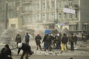 Фото 8 — На Грушевского возобновилось силовое противостояние