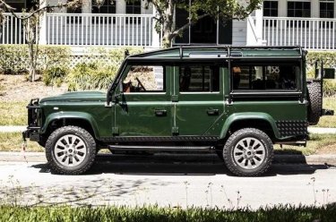 Фото 2 — В США разработали Land Rover с двигателем от Chevrolet и мини-баром в багажнике (ФОТО)