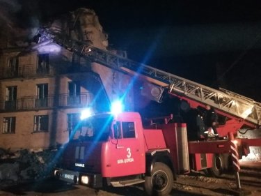 Фото 4 — В Киевской области дронами поврежден гражданский объект: трое погибших