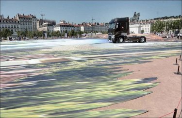 Фото 6 — Создана необычная уличная 3D-реклама грузовиков Renault