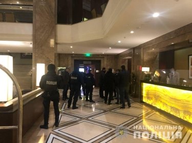 Фото 2 — Поліція обшукала готель і будинок Ярославського, а також будинок "винуватця" ДТП з його кортежем, що обмовив себе
