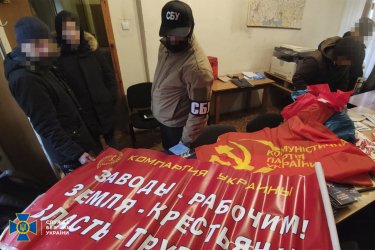 Фото 8 — СБУ провела обыски у представителей запрещенных политических партий: нашли оружие, георгиевские ленты и российские флаги (ФОТО)